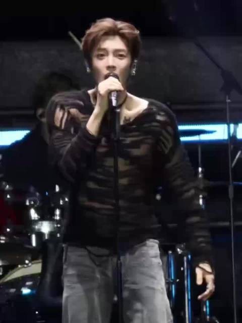 侯明昊男团出身舞台实力扎实，网传加盟歌手2026待官宣