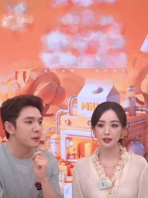 娜扎维语名寓意眺望美丽花朵，直播用维语问候显温柔