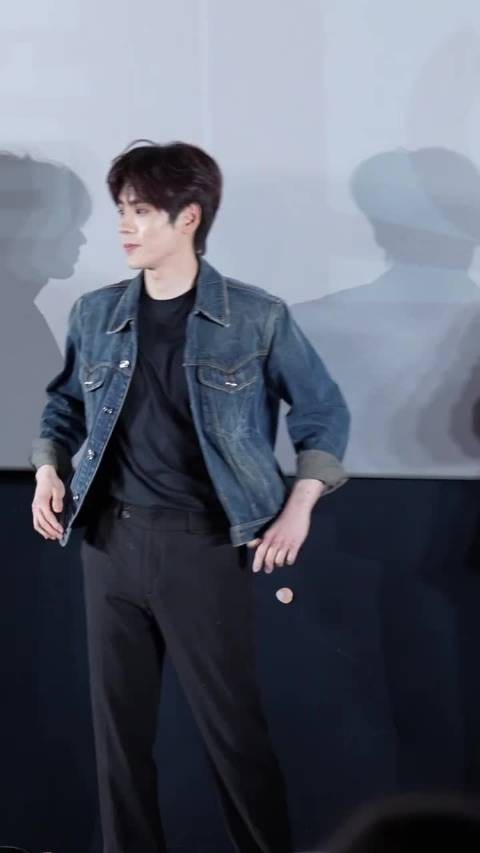 魏哲鸣从霸总变纯爱,网友调侃十年够办三场婚礼