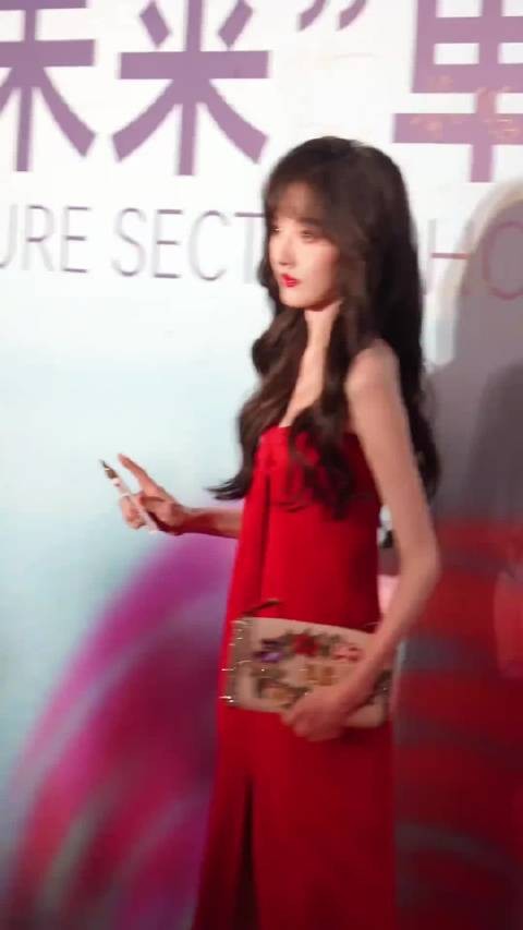 不是说恋爱会使人变胖吗？宋祖儿都瘦成这样了，谁还在说她谈恋爱了