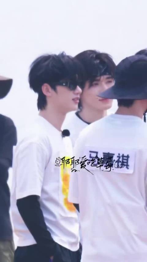 李晨宋亚轩琼海皮划艇对决,逆袭抢先撞线