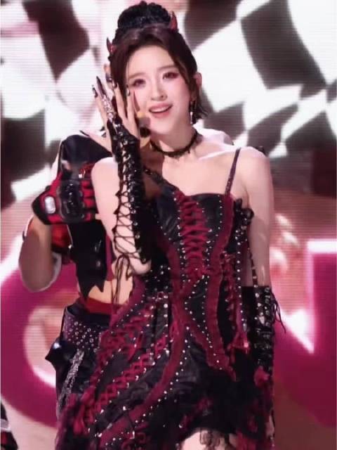 唐艺昕二公这个小恶魔妆造真的美得我想哭