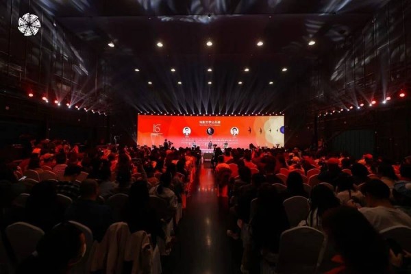 文学名著改编成电影为何“难”？听戴锦华、双雪涛对谈文学与影像的转换