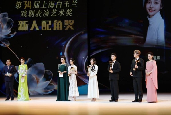 南京市越剧团青年演员王柯边获“白玉兰”新人配角奖