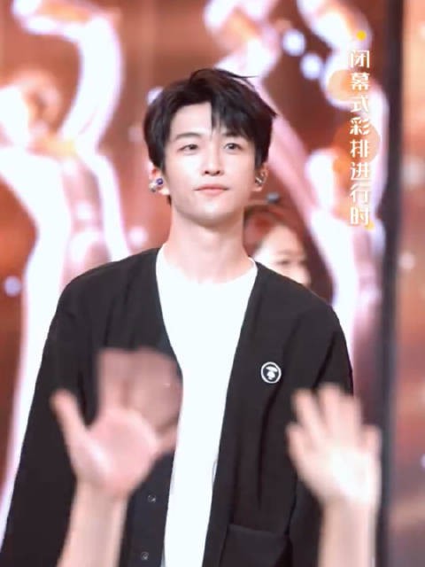 看现场！黄子弘凡北影节闭幕式登台