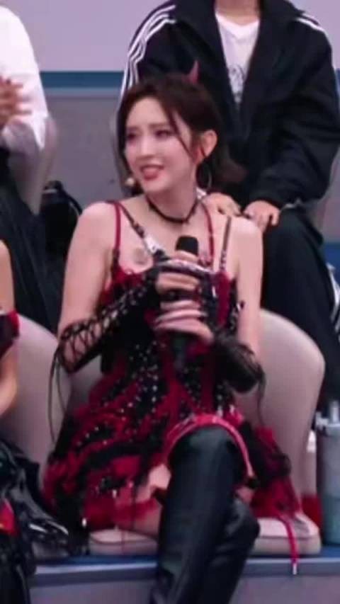 唐艺昕本来这两句歌词也不是给我的