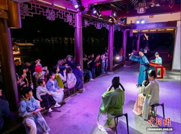 西湖宋风诗词夜游焕新启幕 沉浸式体验东坡词境