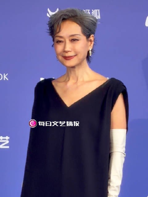 北影节闭幕式｜岁月从不败美人，@叶童 就是知性、优雅、从容的代名词吧