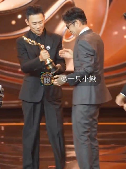 于和伟获天坛奖影帝,张译段奕宏颁奖现逗趣互动