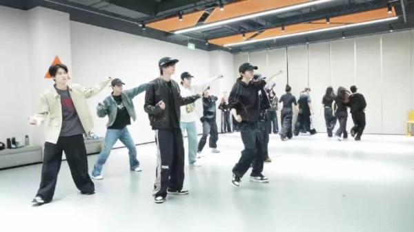 时代少年团排练室日常曝光，广州演唱会蓄势待发