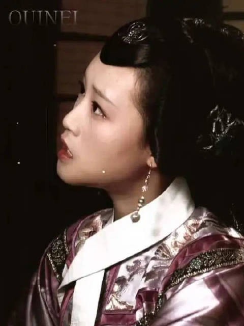 浣碧，眼角不断滑落的是泪水还是真心