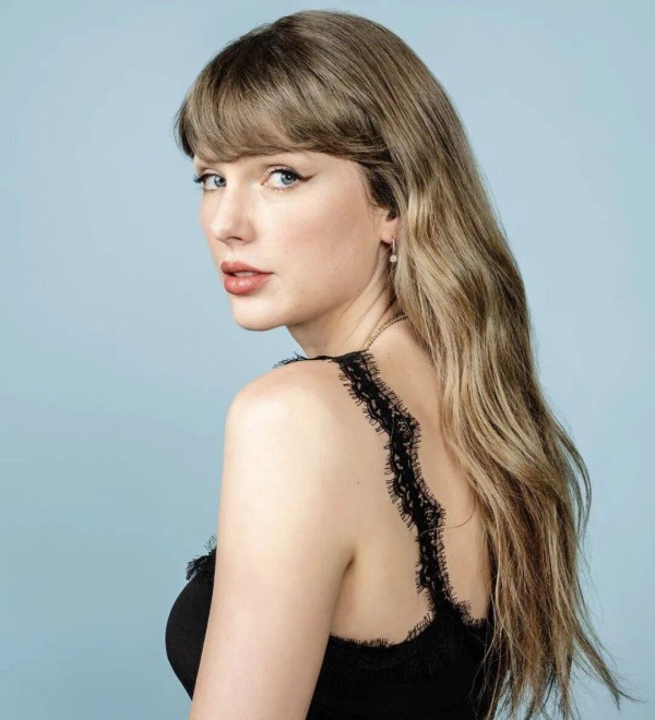 霉霉赞赏超生代男歌手！