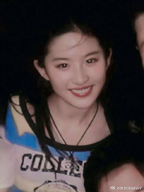 “年纪太小了我们就管你叫同学”