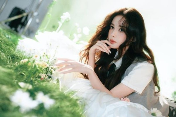 娜扎清纯好似初恋。