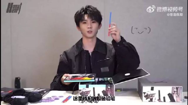 马嘉祺设计颜文字表情贴纸作为生日周边