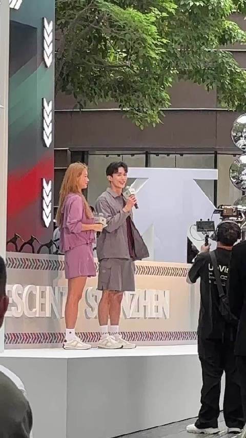 在深圳偶遇吴磊 元气满满运动男大风吴磊