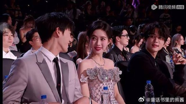 好甜的豹猫～孟子义李昀锐昀牵孟绕李昀锐孟子义对视好甜