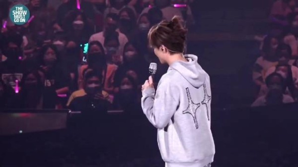 张敬轩演唱会邀蓝奕邦当嘉宾引争议