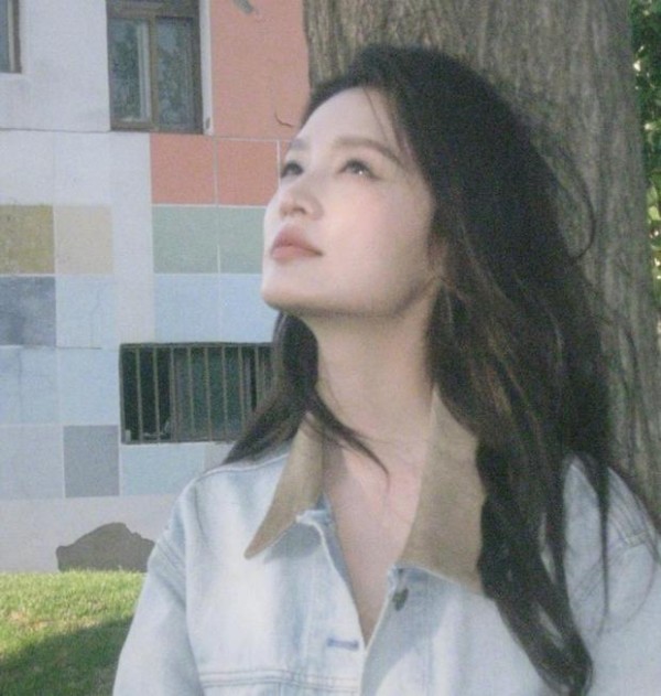 李沁松弛感拉满。