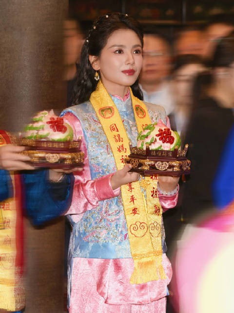 妈祖诞辰1066周年！刘涛“帆船头”发髻亮相湄洲岛，祈愿国泰民安四海安宁