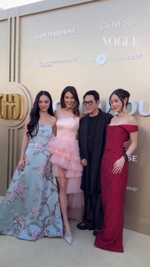 李连杰带着两个女儿——Jane和Jada现身洛杉矶的Gold