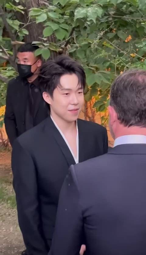 这里有个说英语很好听的小狗儿