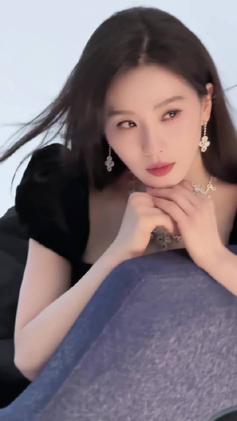 继续阴间作息给我们看美诗 谁家凌晨发视频我也力竭