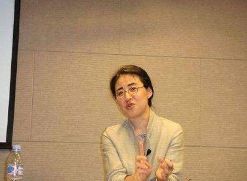 她是祖国培养的神童，13岁读北大，留学后入美国籍，嫁53岁美国人