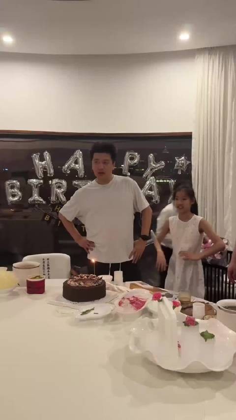 张雪峰女儿发视频祝父亲生日快乐并表达思念