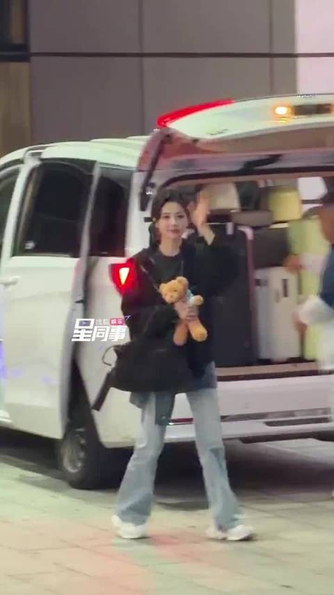 白鹿抱小熊饭撒