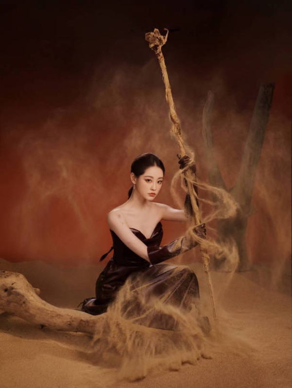 祝绪丹又美又飒。