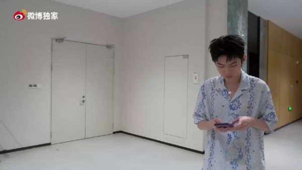 九尾的百宝袋里好多东西 但是一掏就掏出了自己的老鼠干