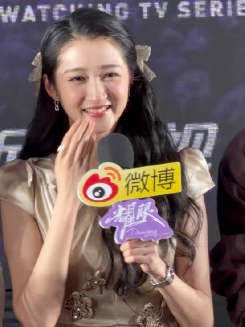 关晓彤说今天是甜妹来的，耀眼完全台偶感很好看！