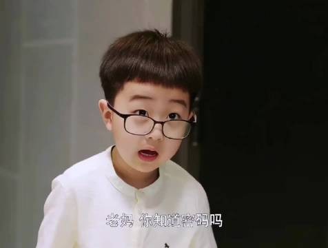 父母竟然偷孩子的棒棒糖，确定是亲生的