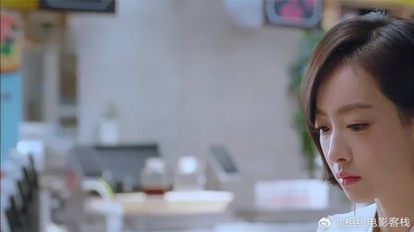 美女32岁还没对象,哪想同事的闲聊,美女五味杂陈