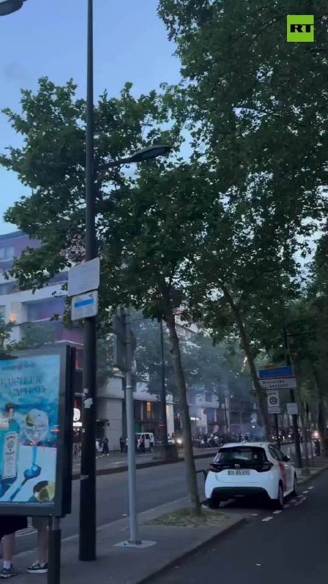 巴黎太乱了,蝙蝠侠都出动了