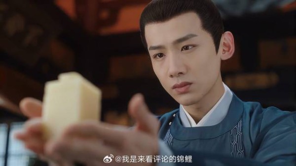 面对父亲的提问 尹峥的态度得到了父亲肯定，成功当选