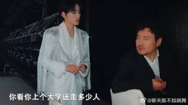 沈腾以为宋亚轩开学大二！沈腾嘴跟淬了毒一样，张嘴就骂