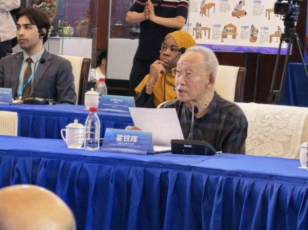 霍铁辉大师《鹦鹉传奇》创当代景泰蓝题材拍卖新标杆:鹦鹉救火传颂大爱,文化出海擘画价值新章