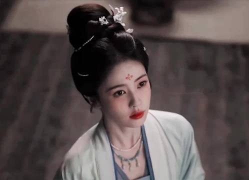 白鹿喝中药调理睡眠睡过头,剧宣视频转发迟到