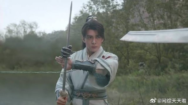 方多病被魔族围攻 李莲花为了救他,无奈暴露相夷太剑