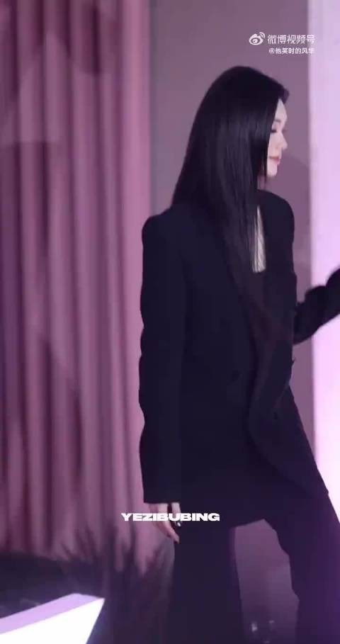 奚梦瑶何猷君法国补办婚礼,四代同堂温馨亮相
