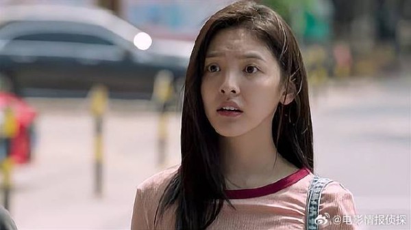 小伙重遇女孩,以为女孩会大步冲过来,结果大失所望!