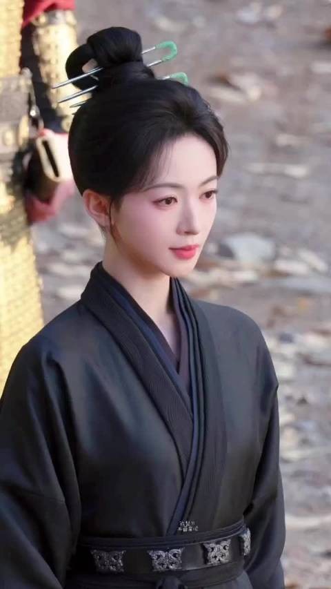 吴谨言 秦长歌 《凤不栖》 真的每个妆造我都喜欢！ cr Logo