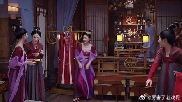 阿修偷拿金子被发现，源仲追着他满地跑