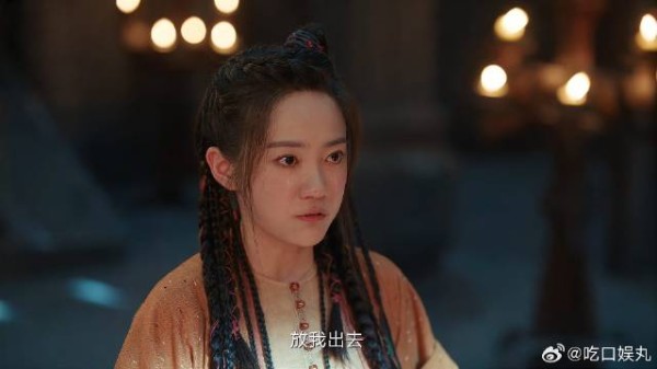 女孩答应抓无面人,随后提出一个条件,好好活一次