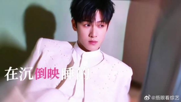 孟子义李昀锐同框造型获赞