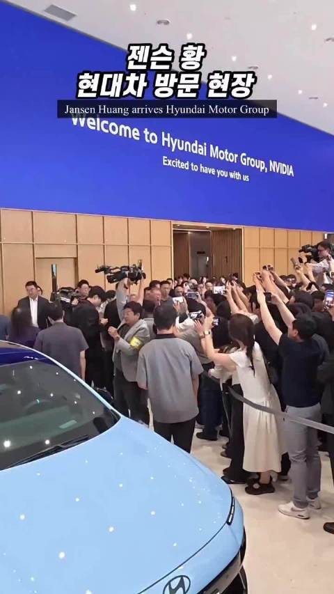 太夸张了!韩国人见到黄仁勋疯狂尖叫,至于吗?