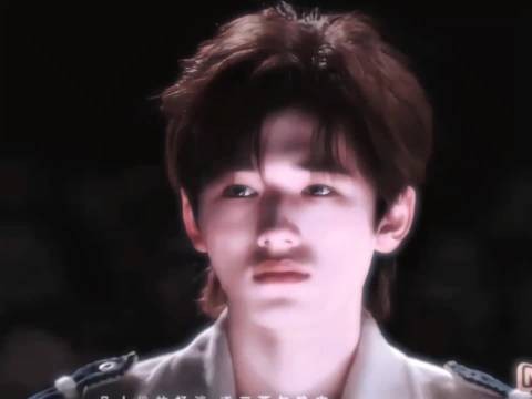 贺峻霖桃花坞演出引热议,一人分饰两角观众称抽象