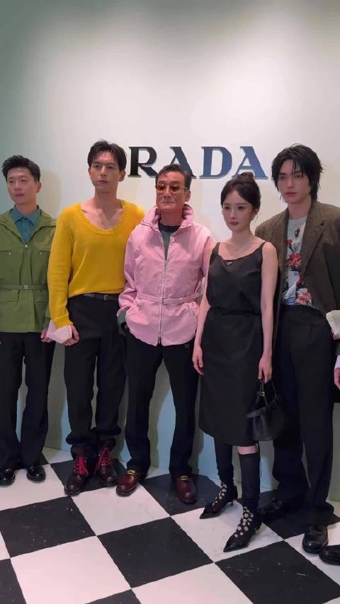 梁家辉、杨幂、李现、马龙、李沁、Win林汉洲、白宇帆合照，好多人啊！